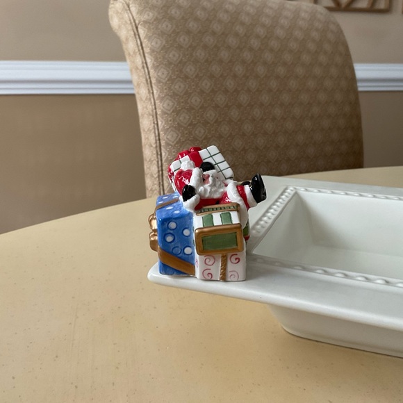 Santa With Stack of Gifts Platter Decoration 🎁 - Picture 2 of 5